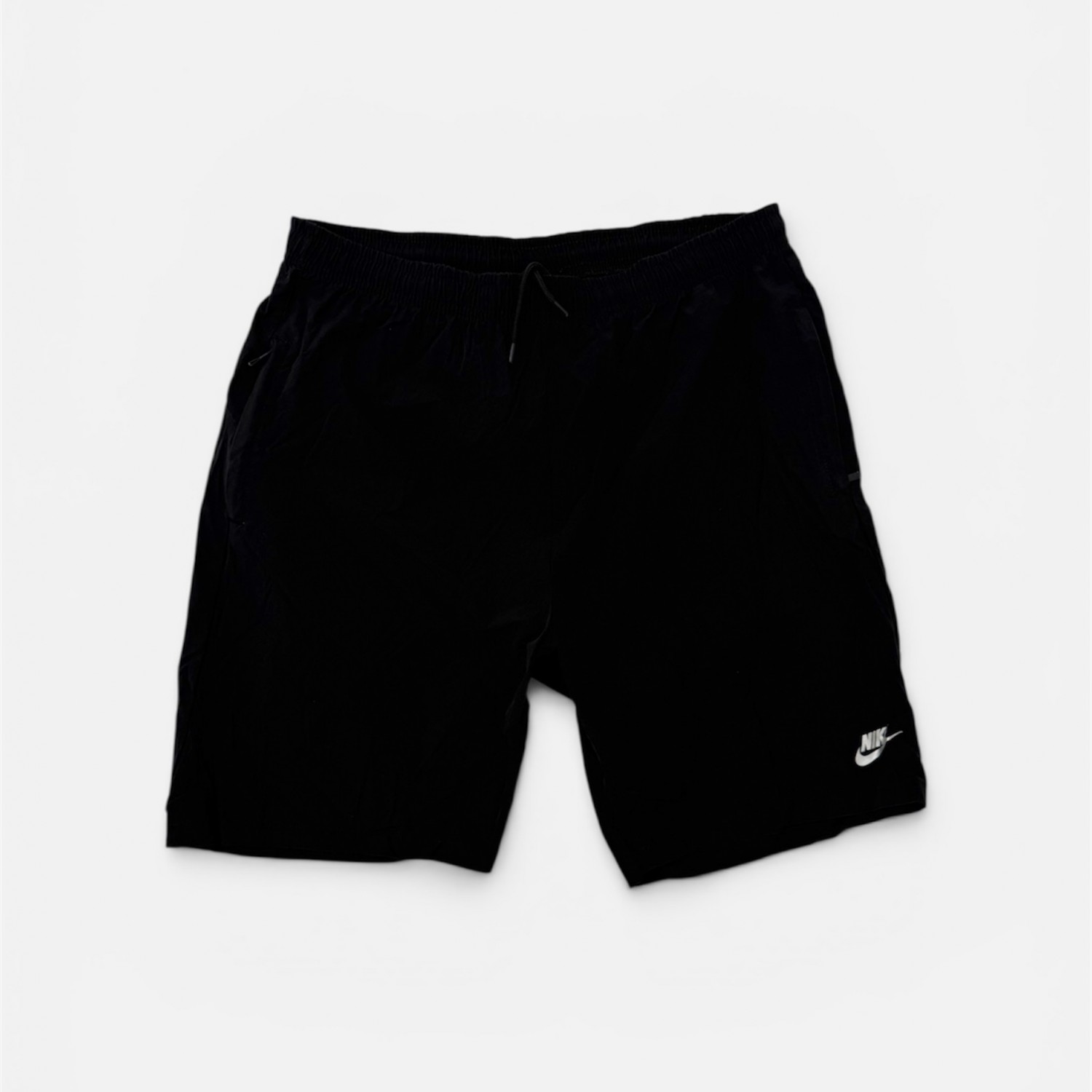 Nike Sportswear Μαύρη Ανδρική Βερμούδα με Κεντημένο Λογότυπο
